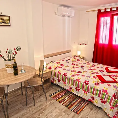 Kimmy Apartment Split